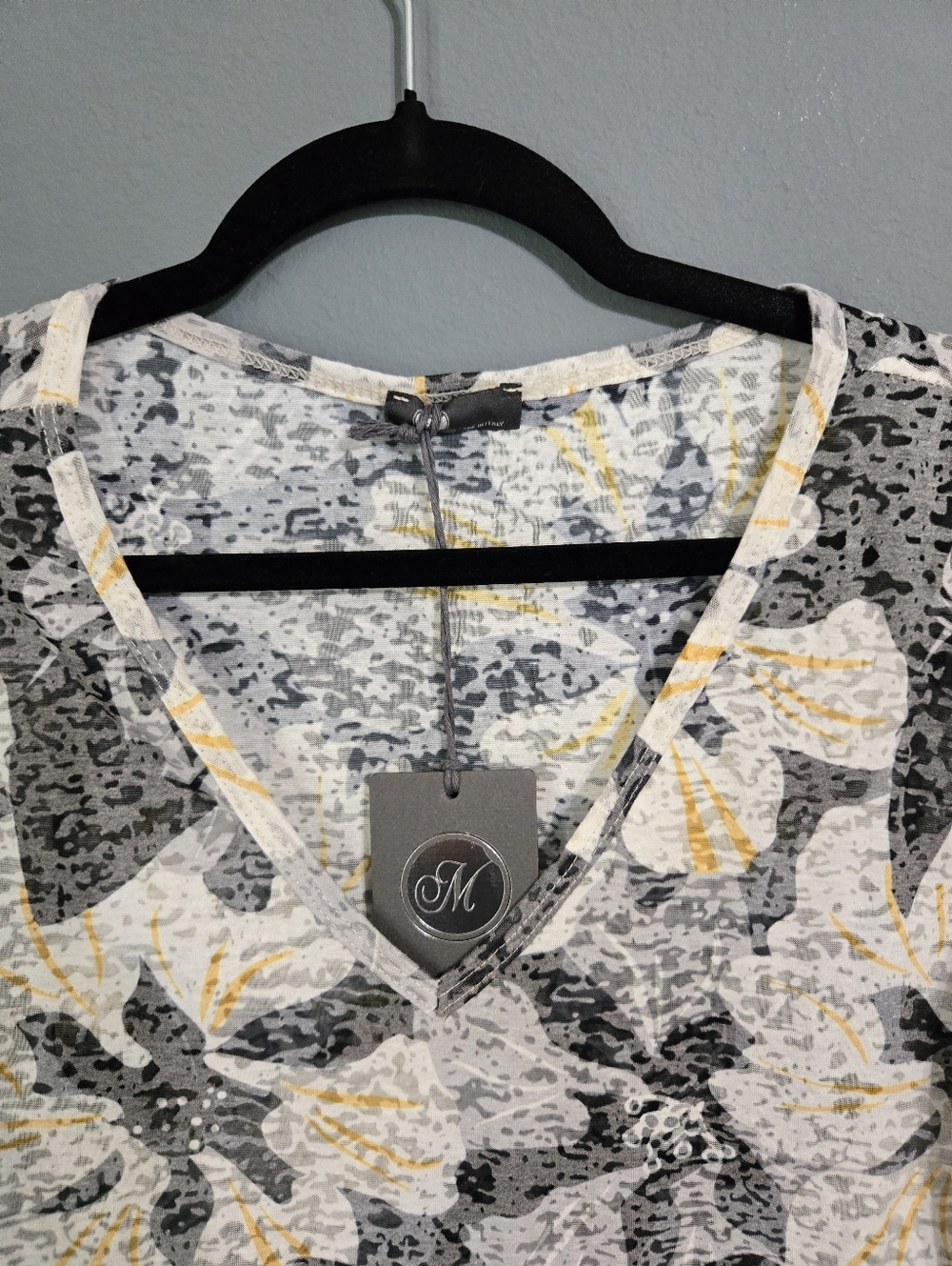 Maison Martin Margiela Gray, White & Yellow Floral V-Neck Tee - Picture 3 of 6